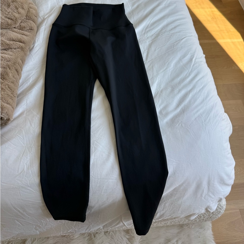 ARITZIA GLOSSFORM CHEEKY HIGH RISE 26’’ LEGGING - SIZE 6, BLACK, NEVER WORN